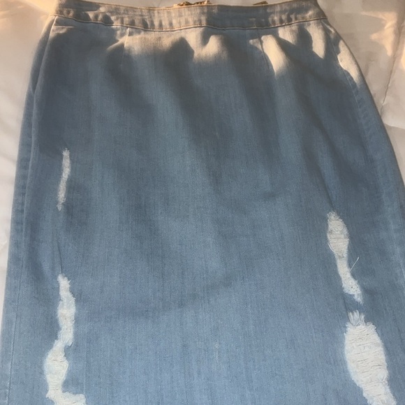 NWOT Distressed denim skirt - Picture 2 of 3